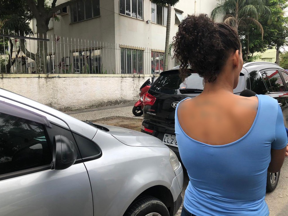 Irmã de moradora de rua morta em Niterói diz que Néia pediu R$ 1 para compar pão — Foto: Carlos Brito / G1