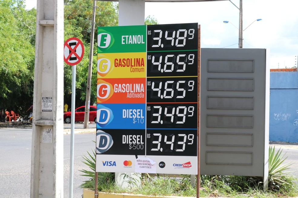 Postos começam a revender diesel mais barato em Teresina (Foto: Lucas Marreiros/G1)