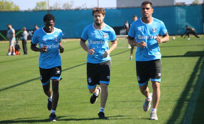 Cedido ao Peñarol, Maxi se recupera de lesão no Grêmio e corre no campo