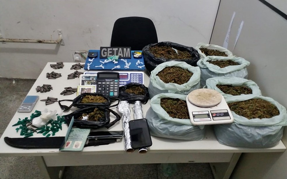Drogas foram apreendidas após denúncia anônima — Foto: PM/SE