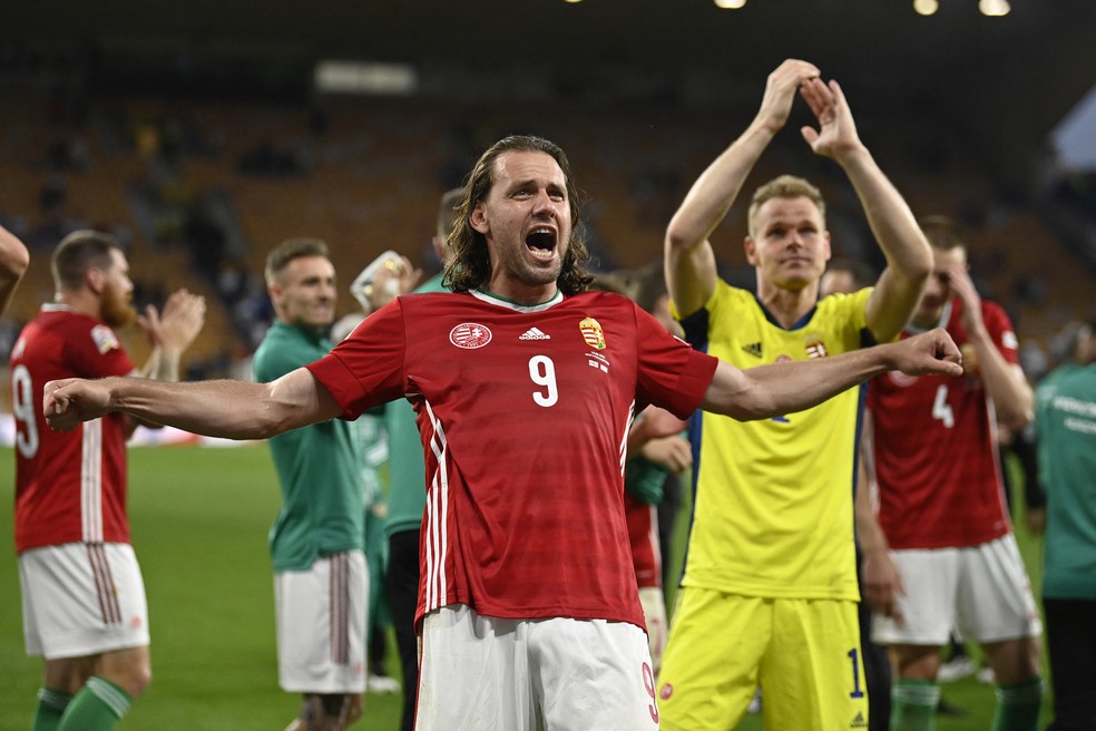 Jogadores da Hungria festejam a vitória histórica no Molineaux diante da Inglaterra — Foto: Toby Melville/Reuters