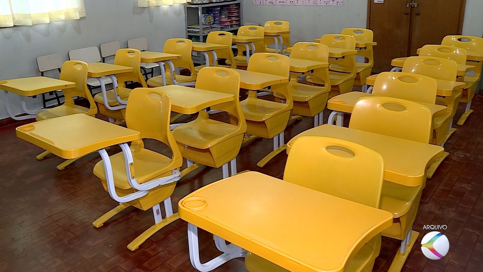 Sala de aula vazia em escola pública de Uberaba (MG) — Foto: Reprodução/TV Integração