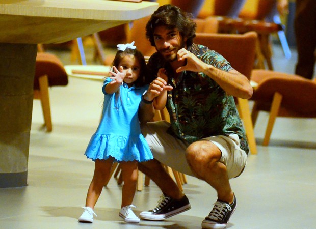 Maria Flor e Hugo Moura (Foto: Webert Belicio/Agnews)