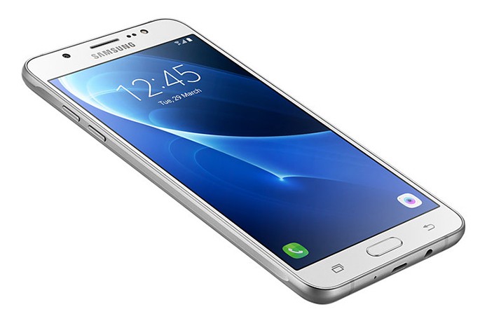 Galaxy J7 Metal chega com novo processador e câmera frontal melhorada (Foto: Divulgação/Samsung)