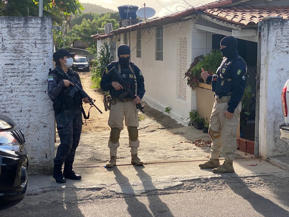 Operação da PF em parceria com Seap e PRF prendeu suspeitos de tráfico de drogas em Natal — Foto: Kleber Teixeira/Inter TV Cabugi