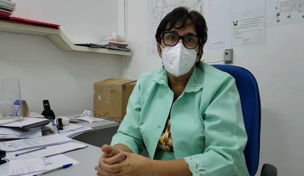 Diretora do HRTM, Herbênia Ferreira, fala das dificuldades para repor técnicos de enfermagem — Foto: Isaiana Santos/Inter TV 