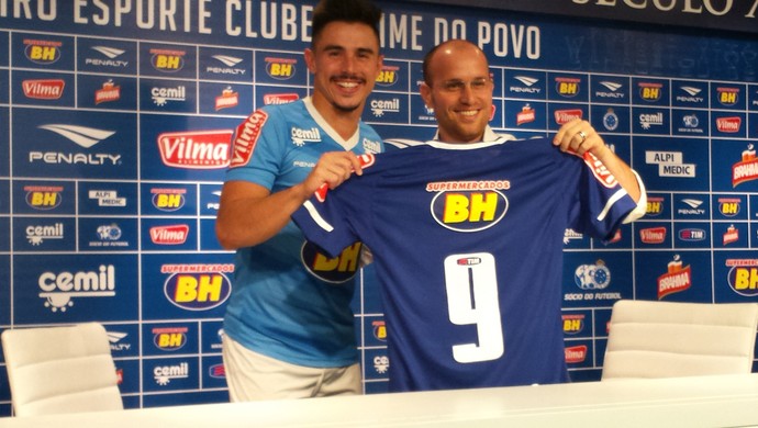 Willian recebe a 9, faz alegria do pai e promete: Vou me dedicar bastante