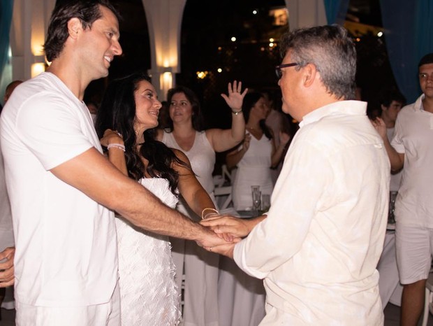 Pastor Marcus Fraga realiza cerimônia para renovação de votos de casamento de Mônica Carvalho e Alaor Paris (Foto: Arquivo pessoal)