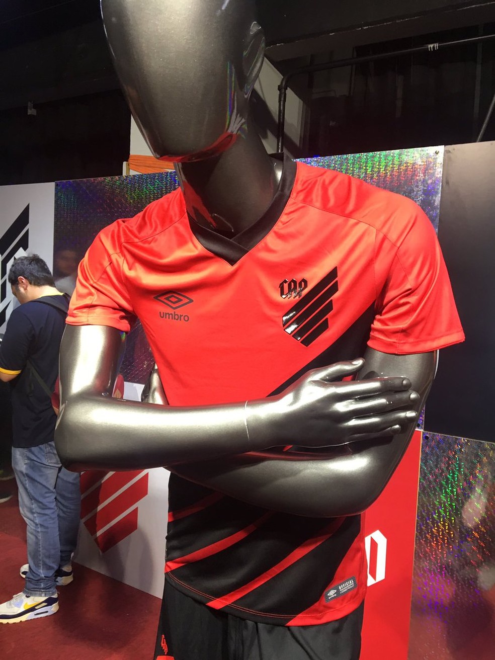 Atlético-PR inclui "H" no nome, muda escudo e camisa como ...