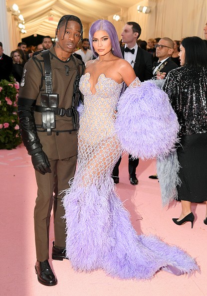 Kylie Jenner com o marido Travis (Foto: Getty Images)
