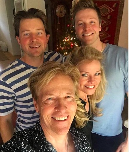 O ator Jack Wagner com a ex-esposa e os dois filhos (Foto: Instagram)