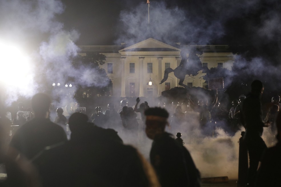 Em Mais Uma Noite De Protestos Nos Eua Atos Chegam Perto Da Casa Branca Que Apaga As Luzes Externas Mundo G1 A estranha do rolê fotos legais de perfil. atos chegam perto da casa branca