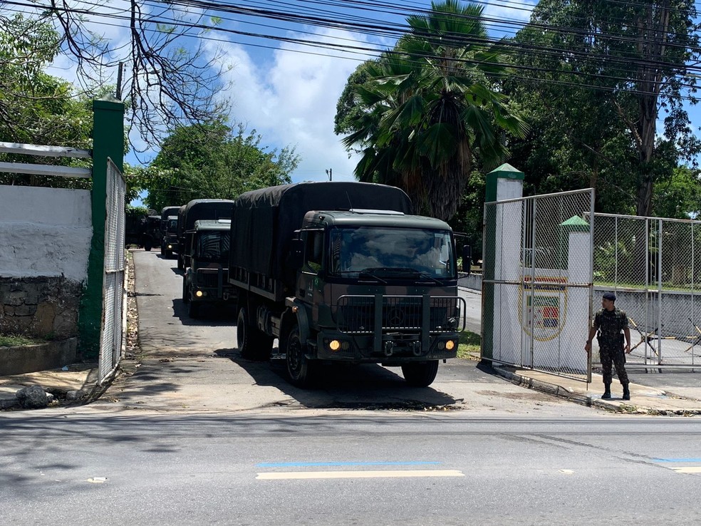 Tropas do exército deixam Maceió e seguem para cidades do interior de Alagoas — Foto: Pedro Ferro/TV Gazeta