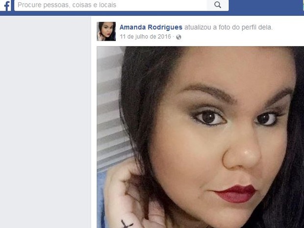 Amanda Rodrigues morreu após sentir fortes dores na barriga, onze dias após cirurgia (Foto: Reprodução/Facebook)