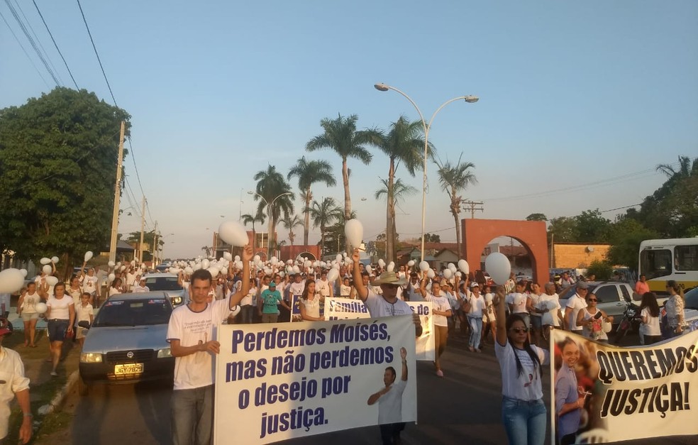 Moradores cobraram JustiÃ§a para a morte de MoisÃ©s durante passeata â Foto: Gabriela Lago/G1