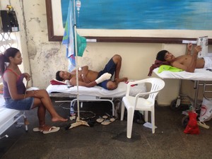 Pacientes reclamam das condições do setor de traumatologia do HE (Foto: Philippe Gomes)