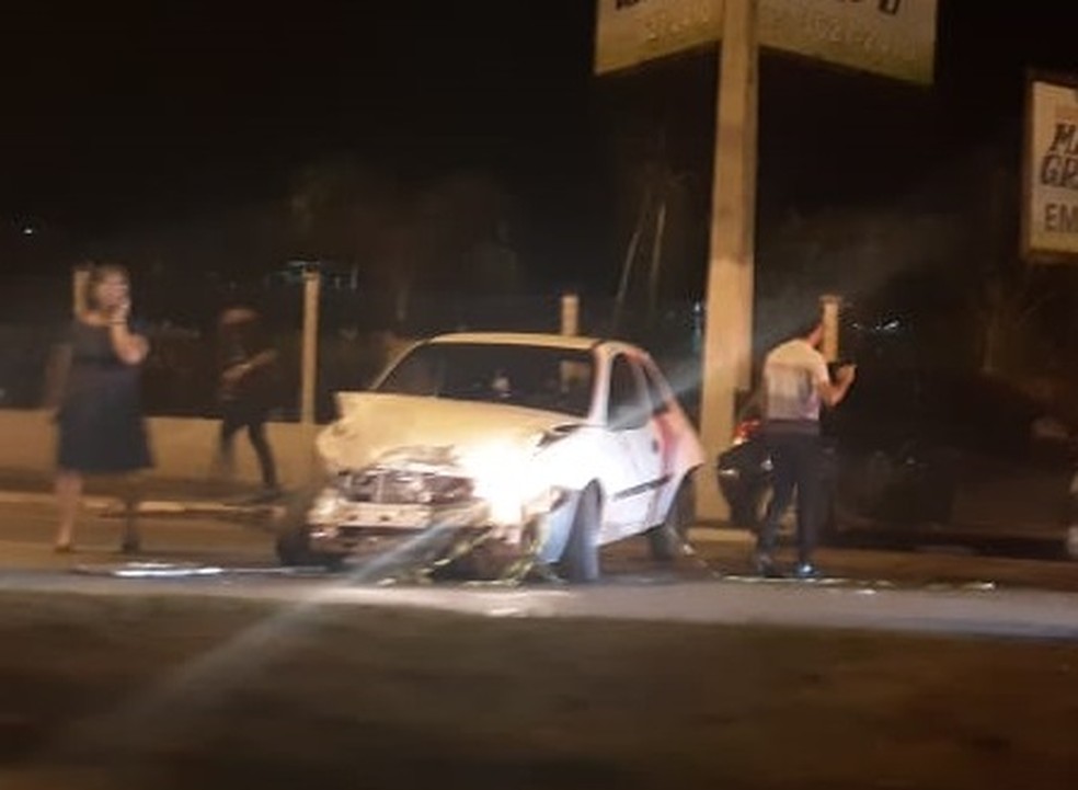 Carros são atingidos por Range Rover de juiz — Foto: Arquivo pessoal