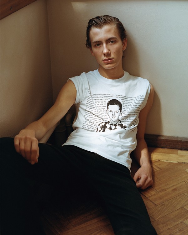 A coleção-cápsula de camisetas da Loewe, estampadas com trabalhos do artista David Wojnarowicz (Foto: Divulgação)