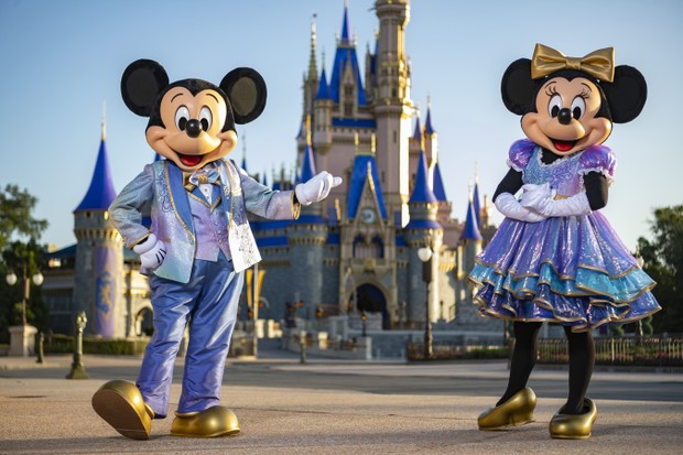 Mickey e Minnie com look novo do aniversário de 50 anos do Walt Disney World  (Foto: Matt Stroshane/ Walt Disney World)