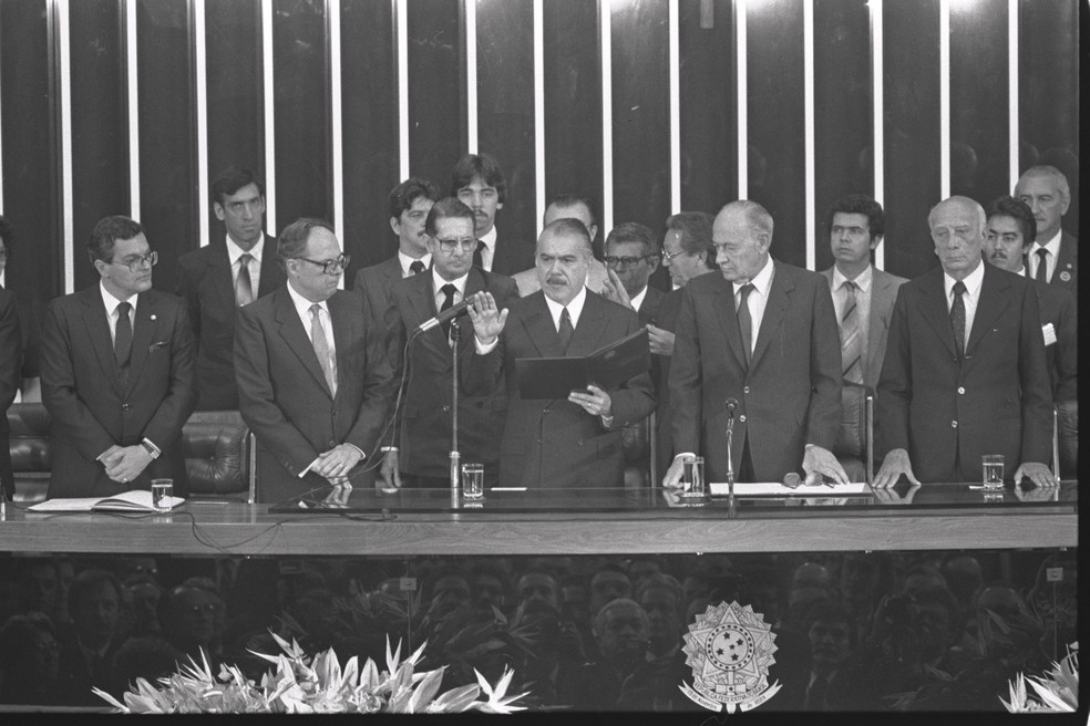 Sarney toma posse em cerimônia que não contou com a presença do general Figueiredo — Foto: Sérgio Marques/15.03.1985
