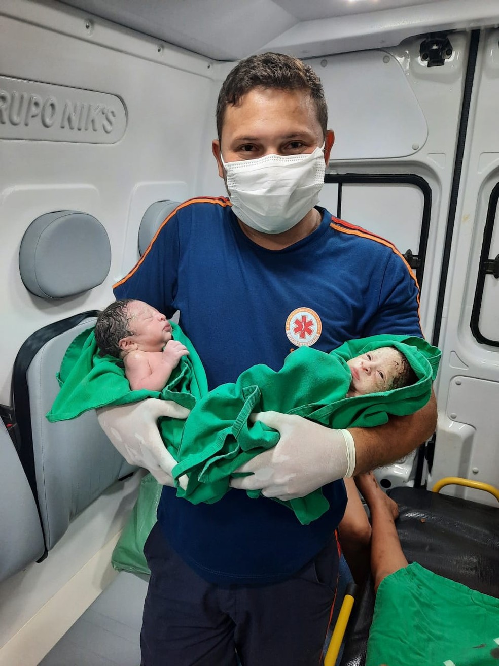 Enfermeiro Cleysson Maciel ajudou no atendimento à mães e das gêmeas — Foto: Arquivo/Samu