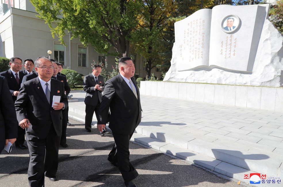  Kim Jong-un em Pyongyang em foto divulgada no dia 18 de outubro de 2022 — Foto: KCNA/Via Reuters