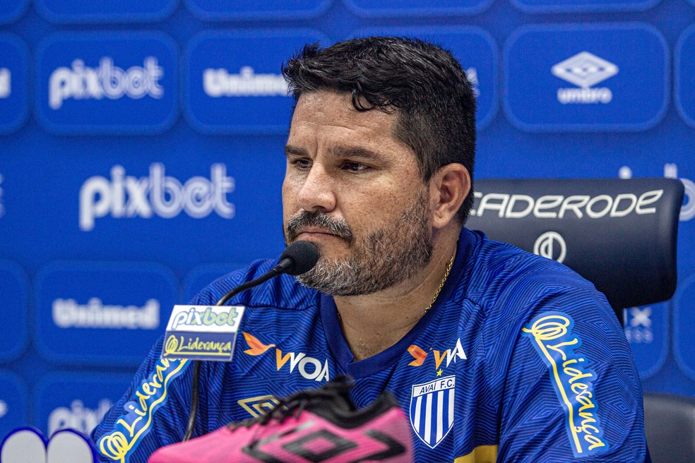 Eduardo Barroca vê Avaí com necessidade de ajustes após goleada: “O Figueirense dominou” | avaí | ge