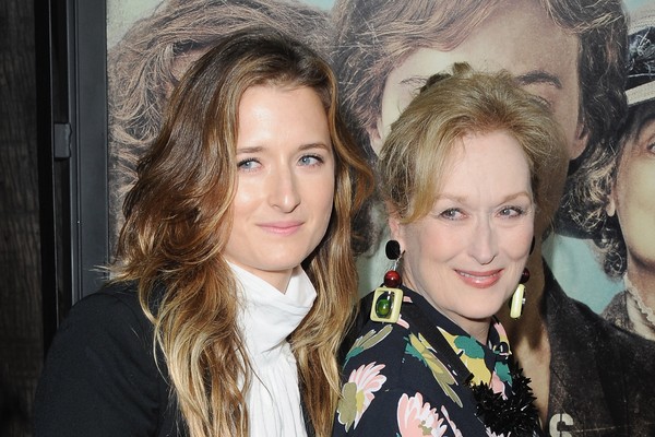 A atriz Grace Gummer ao lado da mãe, a atriz Meryl Streep  (Foto: Getty Images)