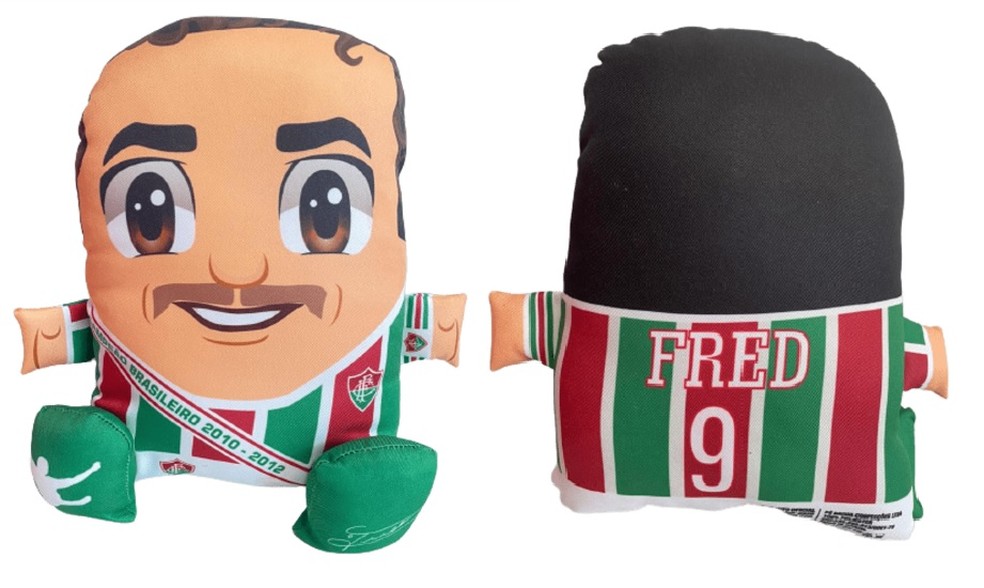 Almofada de Fred tem faixa de campeão brasileiro e número 9 às costas — Foto: Divulgação / Fluminense