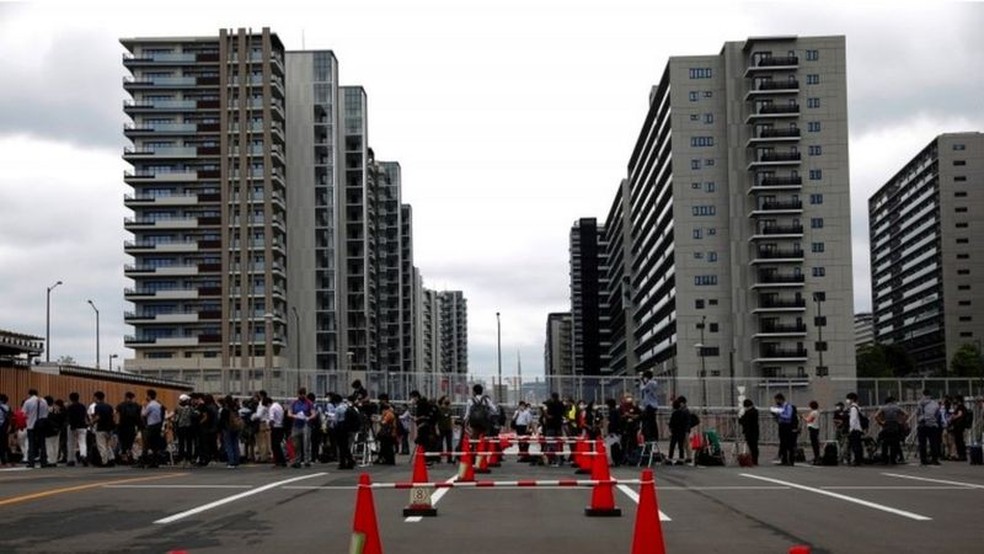 Vila Olímpica, tradicionalmente um espaço de confraternização e festa, será muito diferente em Tóquio — Foto: Reuters