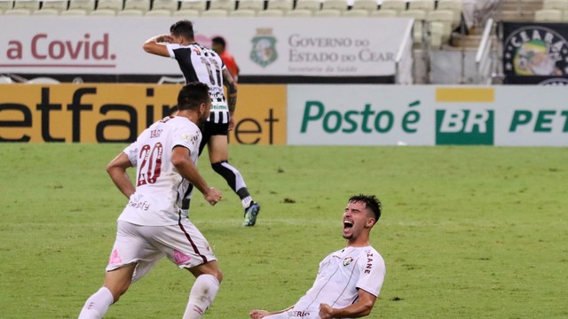 Martinelli comemora gol com Iago em Ceará x Fluminense