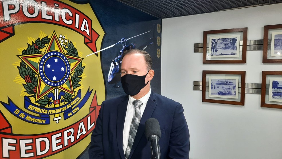 Delegado Jorge Eduardo Ferreira de Oliveira, do núcleo de Repressão e Combate a Crimes Financeiros e Corrupção, comenta Operação Pasto de Papel em Alagoas — Foto: Erik Maia/g1