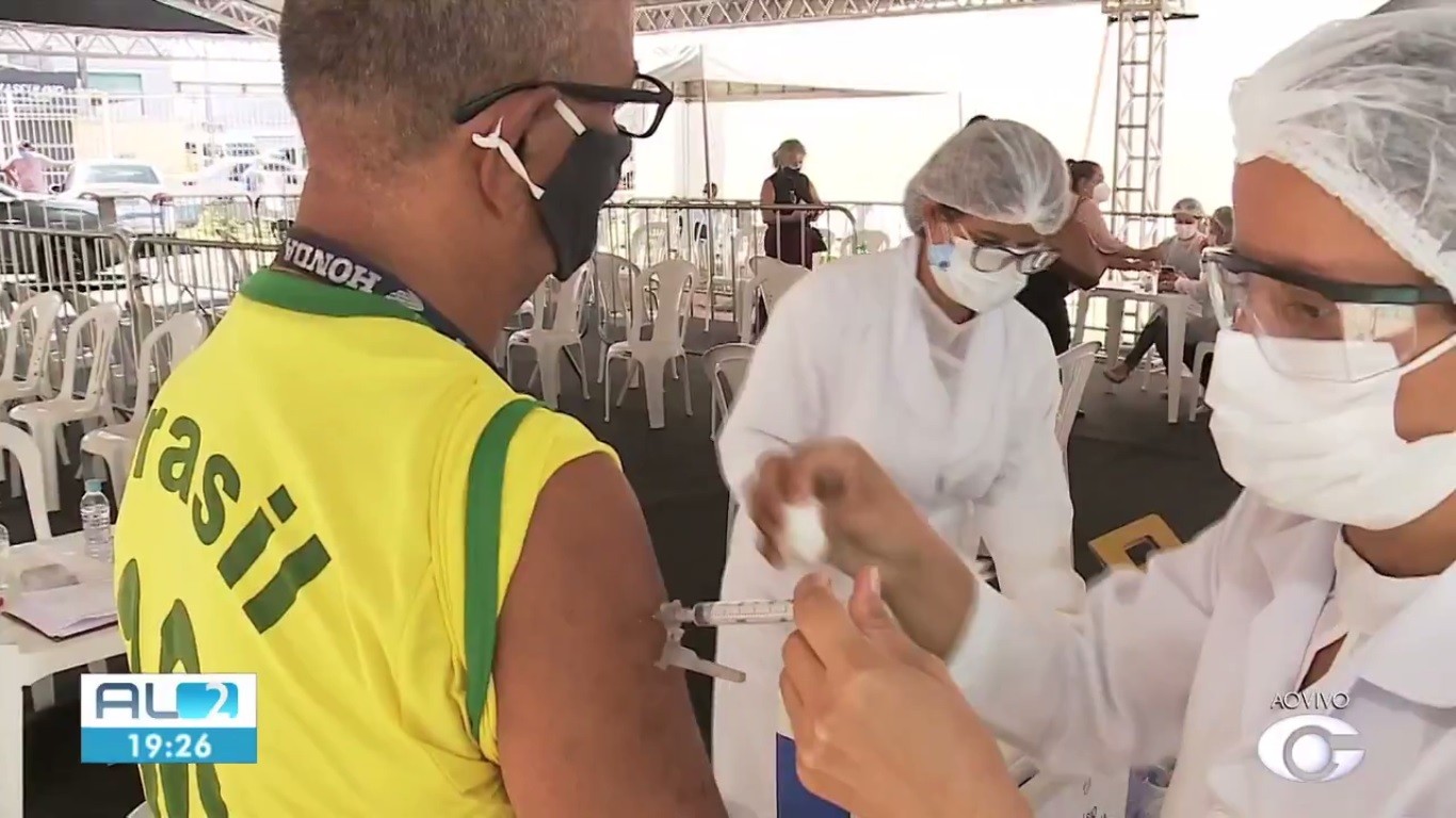 Idosos com 70 anos ou mais podem receber a 4ª dose da vacina contra Covid em Maceió