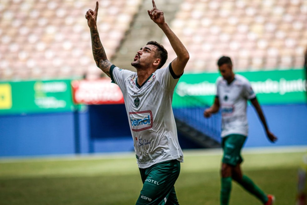 Gutierrez disputou 24 jogos e marcou um gol com a camisa do Manaus &mdash; Foto: Jo&atilde;o Normando