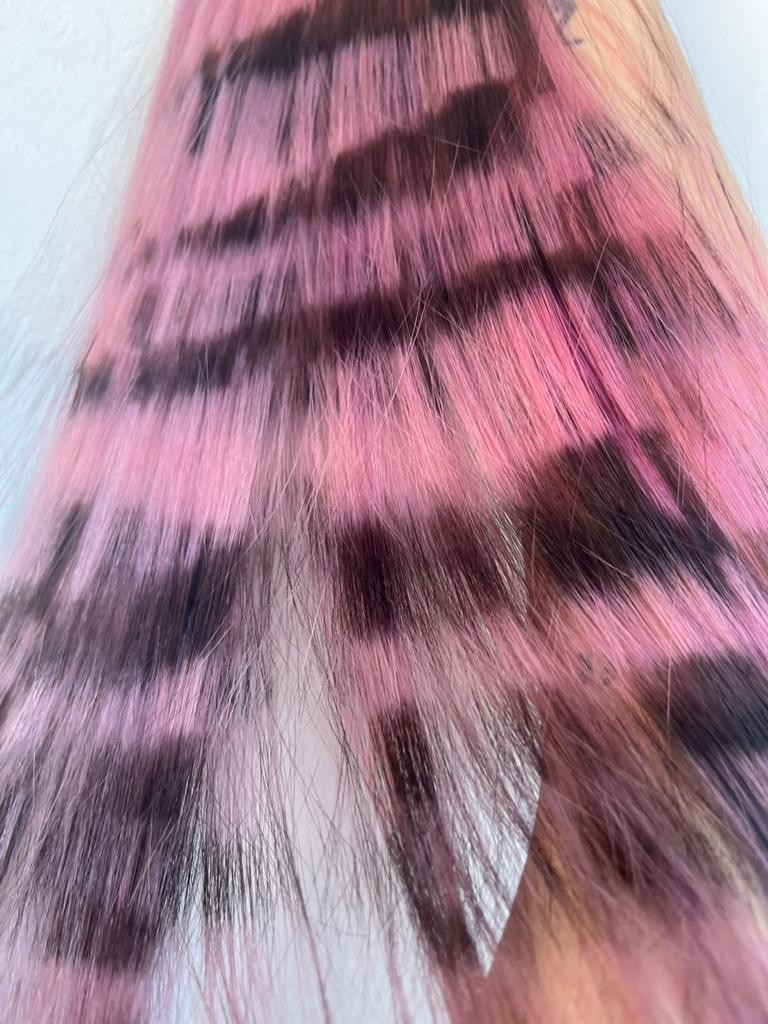 Processo de coloração da peruca de Anitta (Foto: Arquivo pessoal)