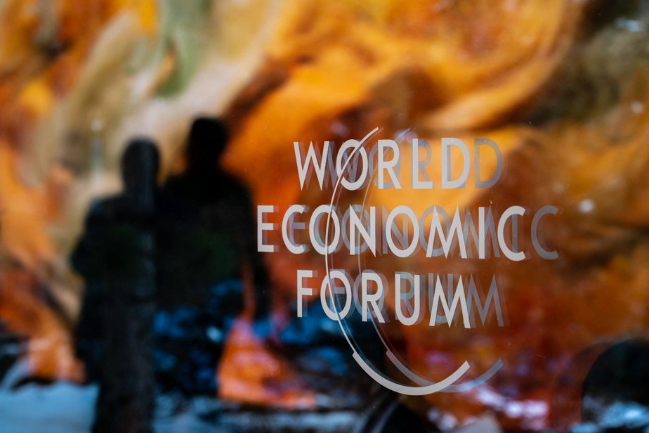 Marca do Fórum Econômico Mundial é vista no evento em Davos