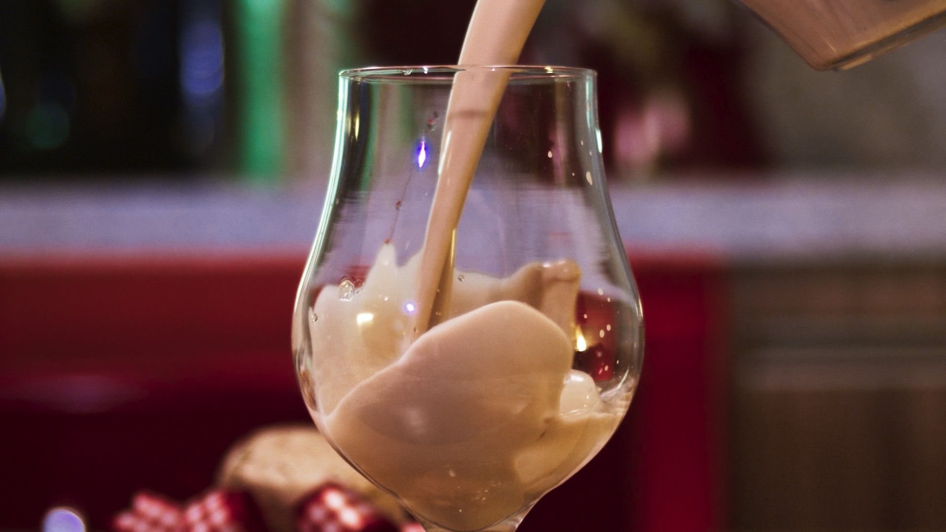 Leite-de-onça. Tradicional bebida com sabor de festa mineira