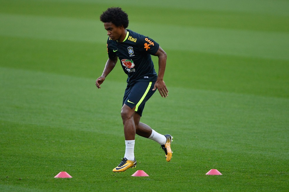 Willian treinou entre os titulares na terça-feira (Foto: Pedro Martins/MoWASports)