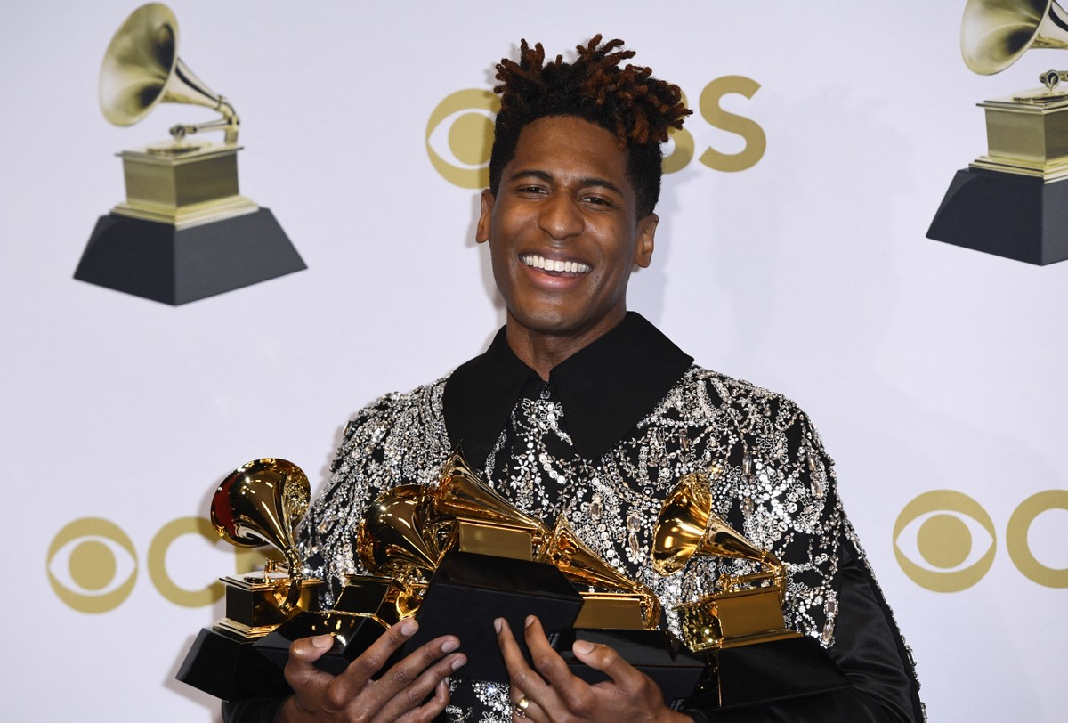 Jon Batiste: quem é o músico e ativista que superou astros pop e levou Grammy de álbum do ano | Música | G1