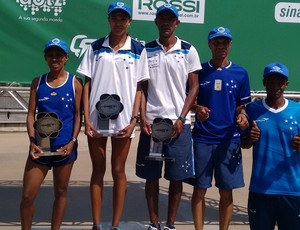 Atletas do Cruzeiro brilham na corrida festiva dos 50 anos do Mineirão