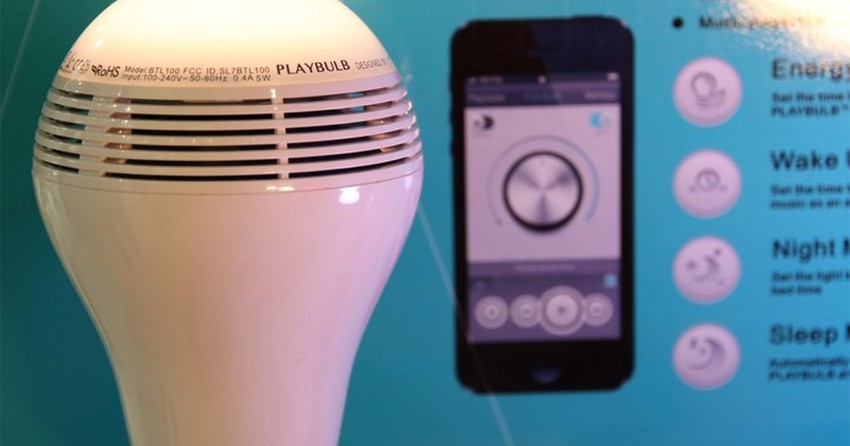 Testamos A Playbulb Lampada De Led Da Mipow Toca Musica E E Despertador Noticias Techtudo