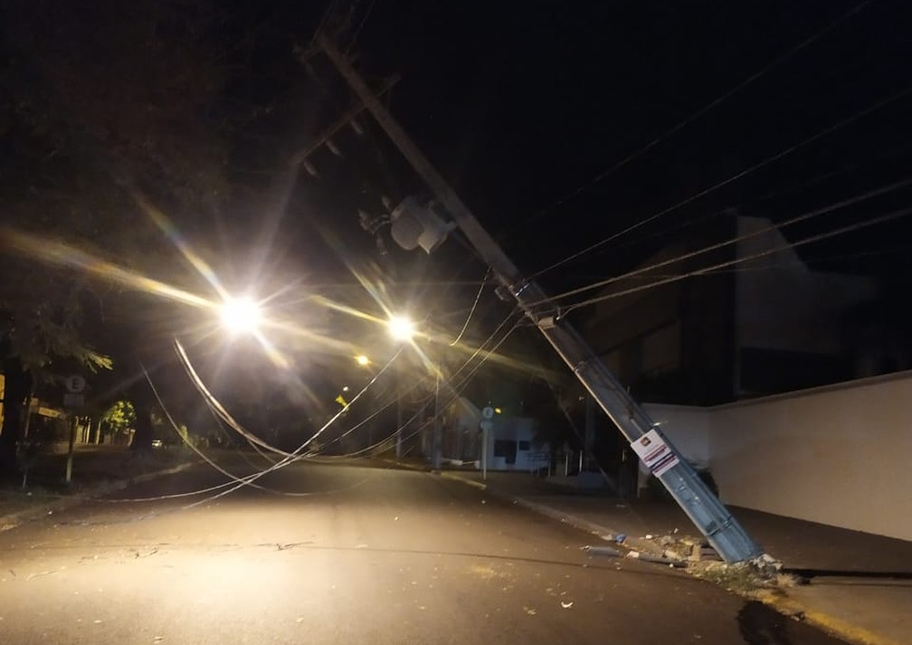 Em quatro meses, região de Presidente Prudente (SP) registrou 42 acidentes envolvendo postes da rede elétrica — Foto: Energisa Sul-Sudeste