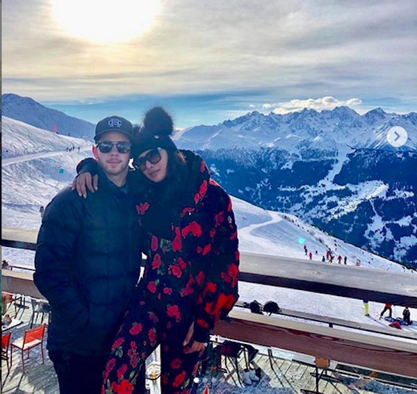 Priyanka Chopra e Nick Jonas curtindo a primeira viagem de Lua de Mel dos dois, na Suíça (Foto: Instagram)