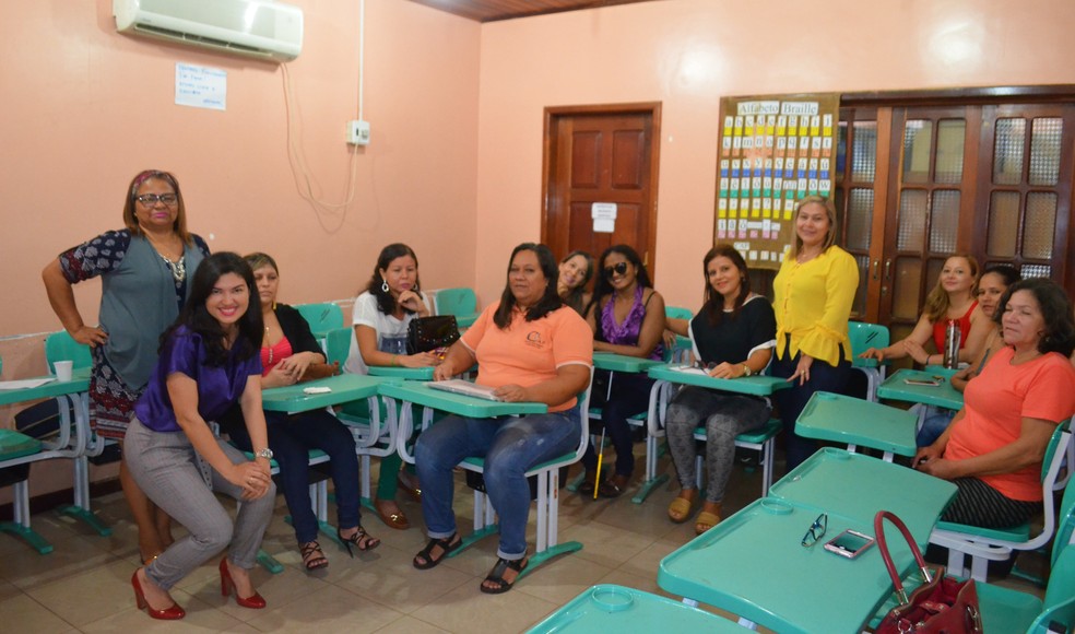 Cerca de 10 alunas participaram da oficina  (Foto: Carlos Alberto Jr/G1)