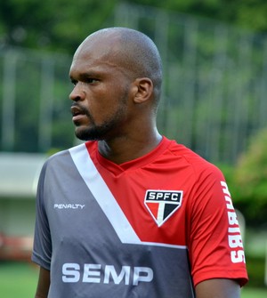 Após quase sair, Edson Silva deve ganhar chance contra o CRB