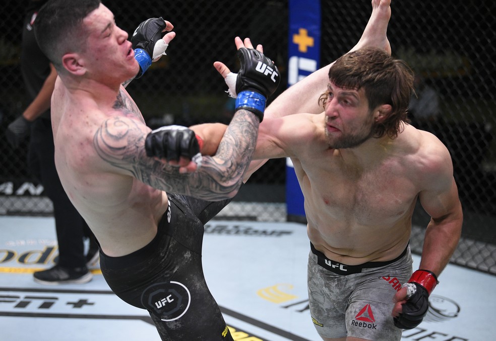 Andrew Sanchez nocauteou Wellington Turman no primeiro round no UFC: Lewis x Oleynik — Foto: Getty Images