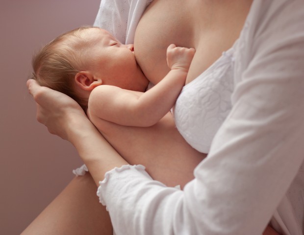 A forma como o bebê abocanha a mama é muito importante  (Foto: Thinkstock)