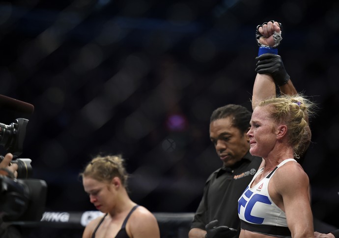 Holly Holm Ronda Rousey UFC 193 (Foto: Andy Brownbill / AP) Holly Holm Ronda Rousey UFC 193 (Foto: Andy Brownbill / AP)