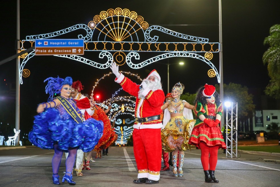 Papai Noel liga as luzes de Natal em ritmo de São João na avenida Teotônio  em Palmas; vídeo | Tocantins | G1