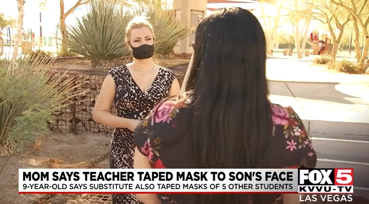 Professora é acusada de colar máscara no rosto de aluno que não a usava corretamente (Foto: reprodução/ KVVU-TV)